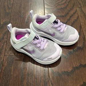 Nike baby walker tennis shoes barely worn size 6